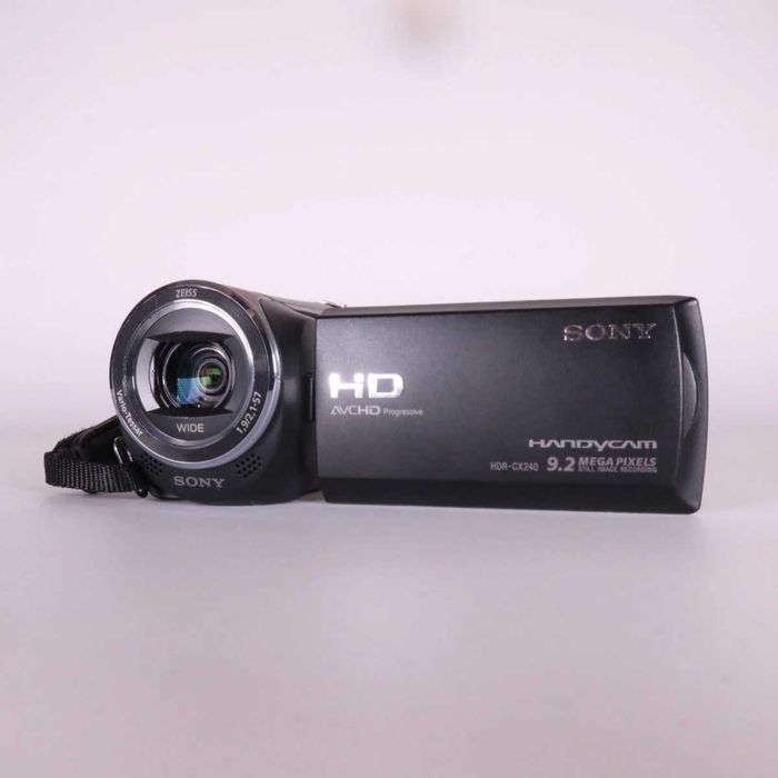 Sony HDR CX240 дигитална видео камера, голям оптичен зум и уникално Full-HD качество 50 кадъра в секунда, като НОВА, работи отлично