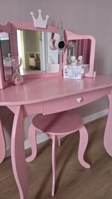 Продаётся туалетный столик