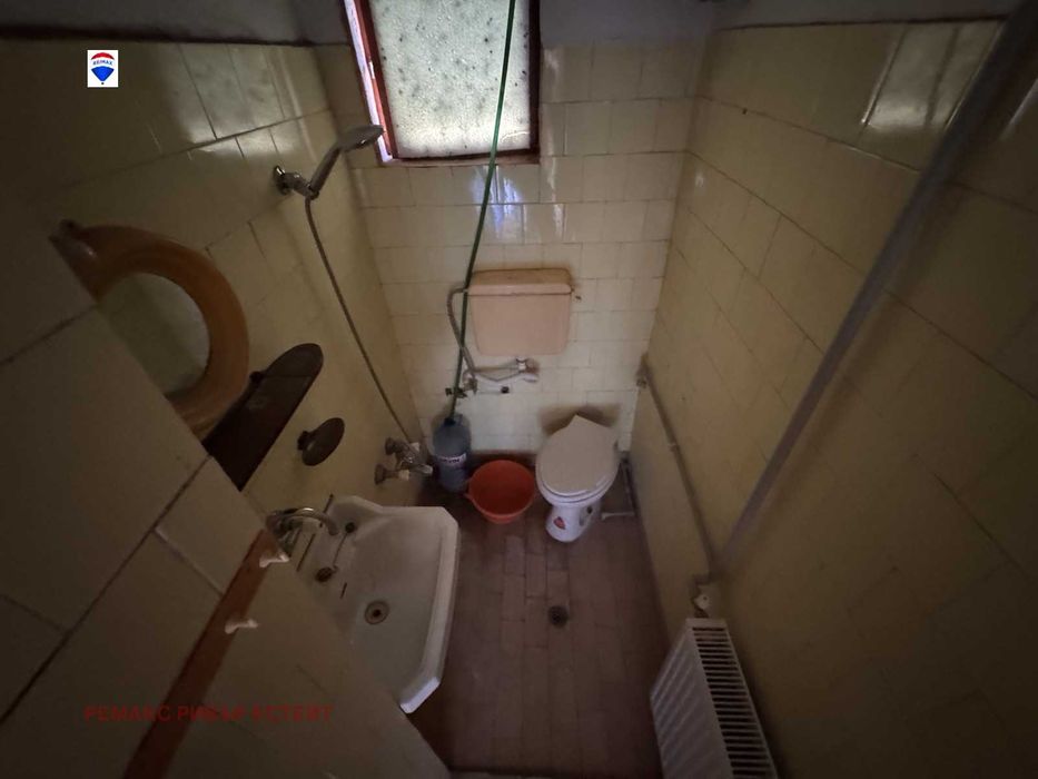 Къща на два етажа за продажба в с. Божичен