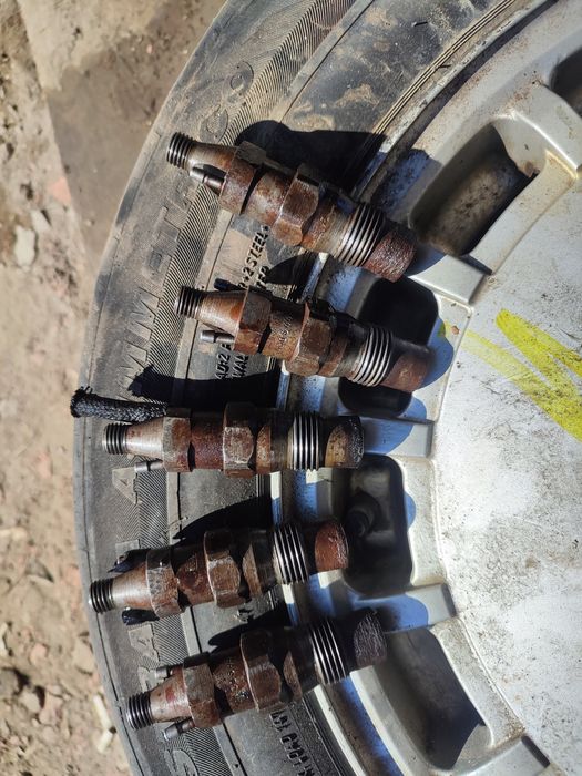 Продам ТНВД на мерседес 2.5