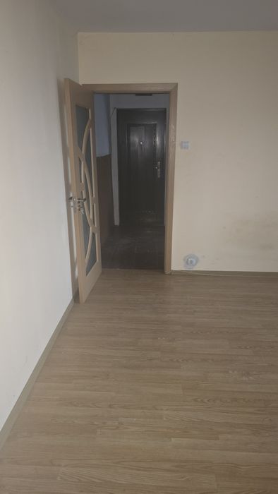 Vand apartament cu 2 camere