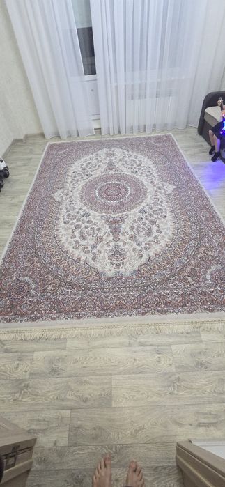 Ковёр б/у бело коричневый