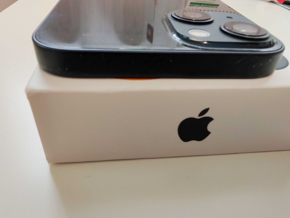 Vând iPhone 13 128 GB negru, baterie 80%