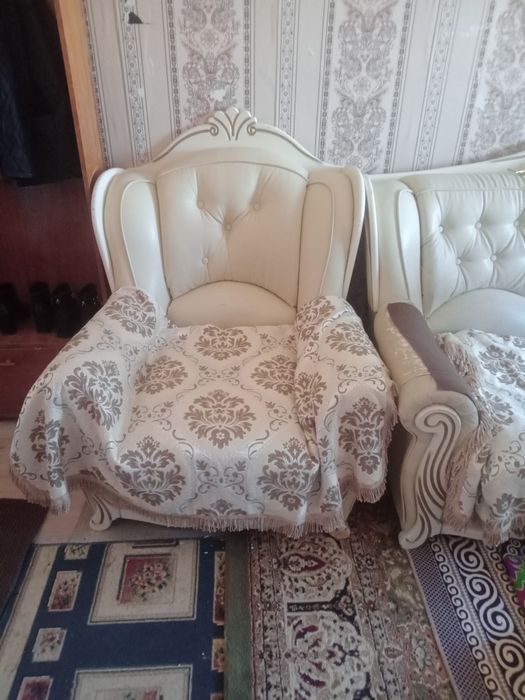 Диван креслосымен сатылады