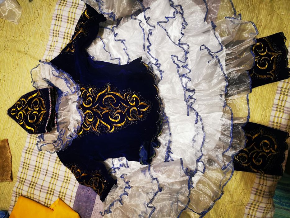 Продам новогодние костюмы