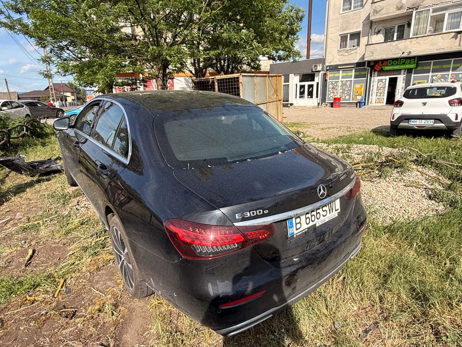 Daună Totală Mercedes-Benz E 300 e 4MATIC (W213 Facelift) - Baterie PHEV, Spate și Interior Burmester INTACTE