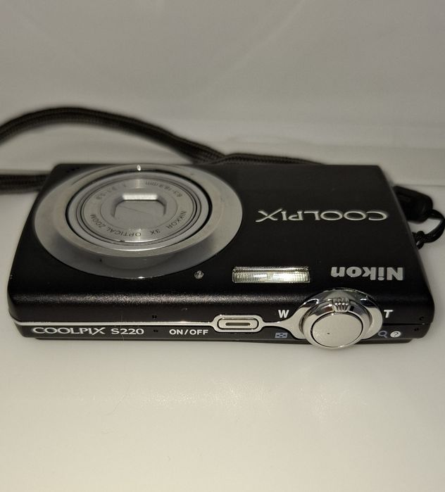 Nikon Coolpix S220 компактен дигитален фотоапарат