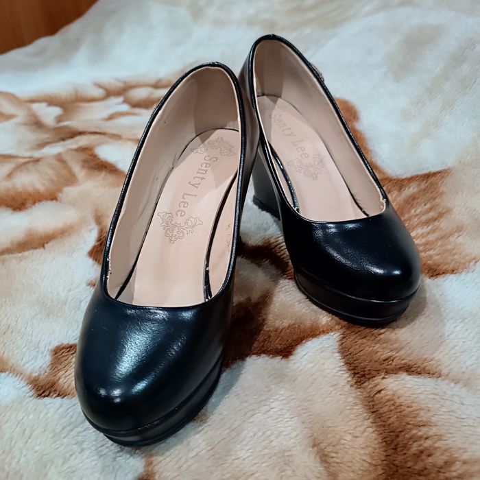 Отдам женскую обувь