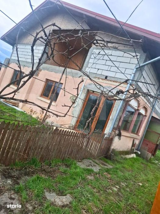 Casa (la rosu) + teren 2522 mp – ideala pentru personalizare - Cost