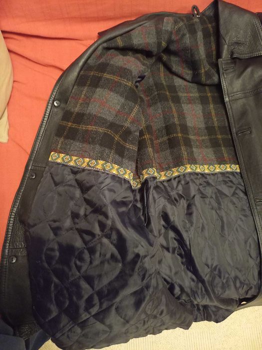 Продава  кожено сако.