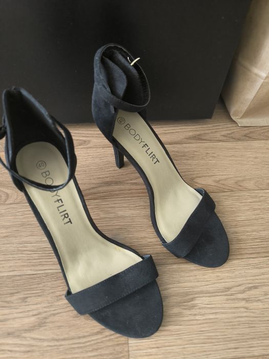 Продам обувь б/ в хорошем состоянии