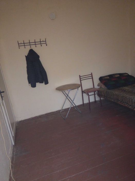 На около 2ч.от София на близо ЖП гарата в Телиш.