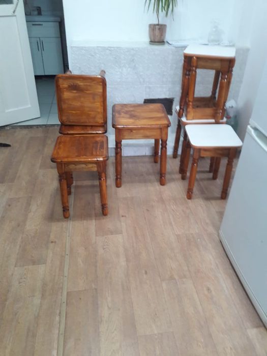 Кухонный стол и 4табуретки