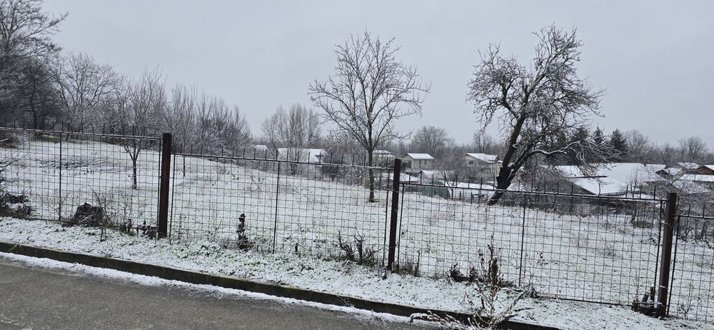 Vând teren intravilan