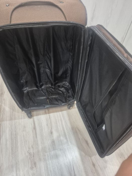 Продам Чемодан хороший