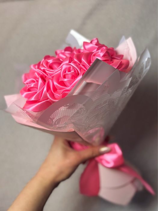 Buchet - 7 trandafiri din satin