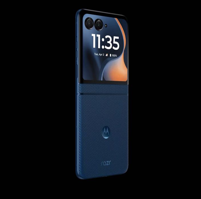 НОВ НЕРАЗОПАКОВАН motorola razr 60 8 Gb/256 Gb