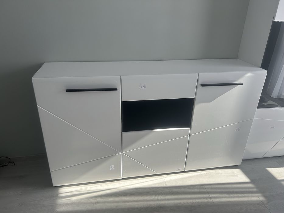 Скрин + висок шкаф за всекидневна