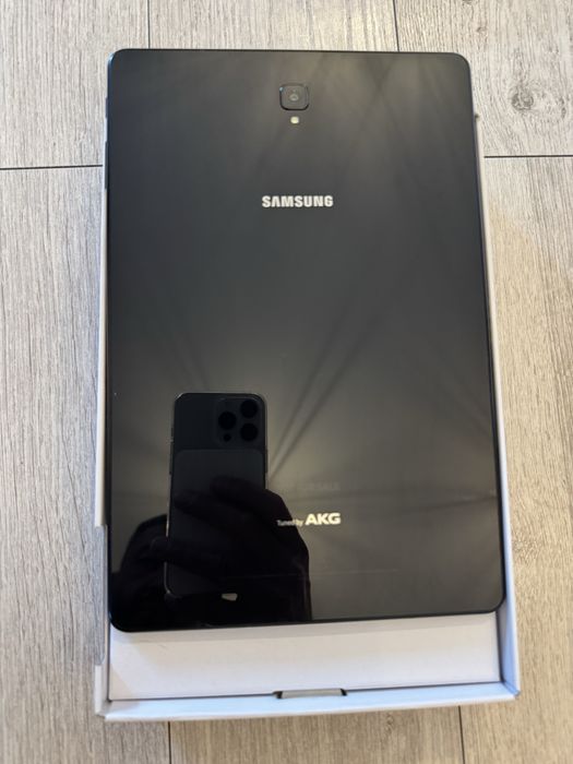 Tableta Samsung Galaxy Tab S4 T830, 10.5”, 64GB, 4GB RAM, Wi-Fi, Black - prezinta burn pe ecran - tenta de roz intrucat a rulat un clip publicitar