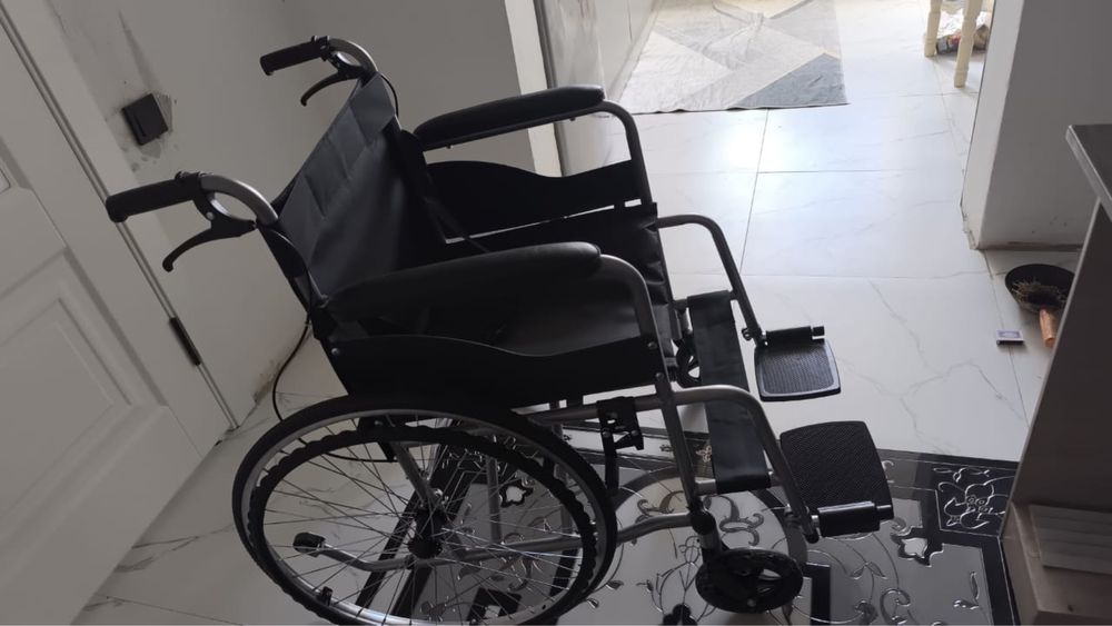 Продам инвалидную коляску