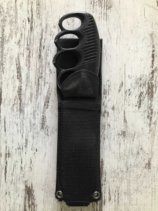 Нож с бокс остър