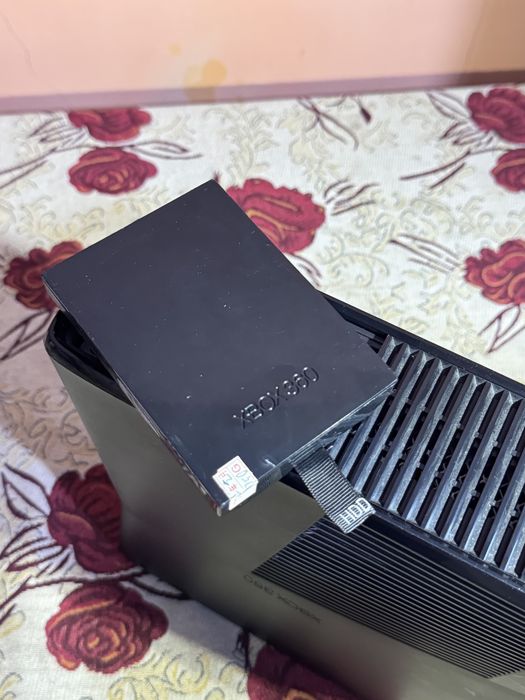 Продам XBOX 360 в идеальном состояний !