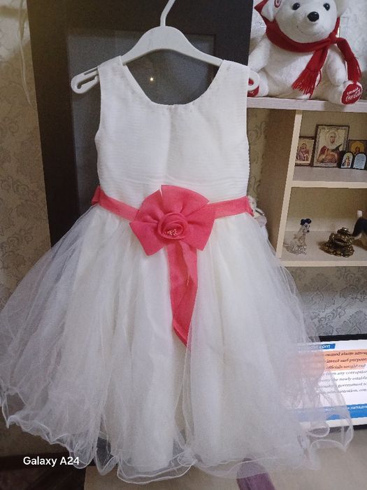 Продам нарядные платья