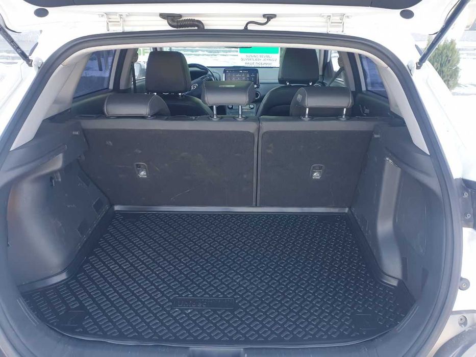 Hyundai Kona,  белый, 2020 г. выпуска.