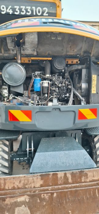 Ekskavator Hyundai 55 sotiladi.