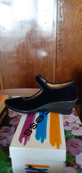 Продавам дамски обувки