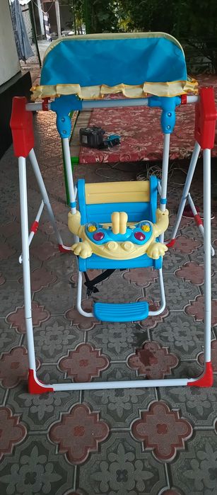 Продаю качелю детскую