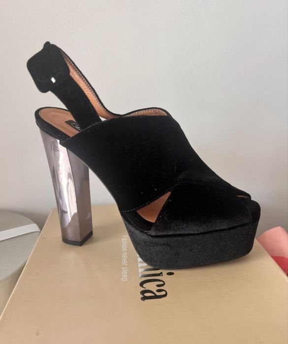 Sandale elegante din catifea neagră