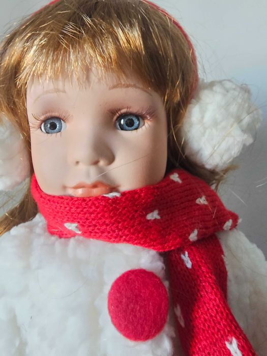 Papusa portelan frumoasa