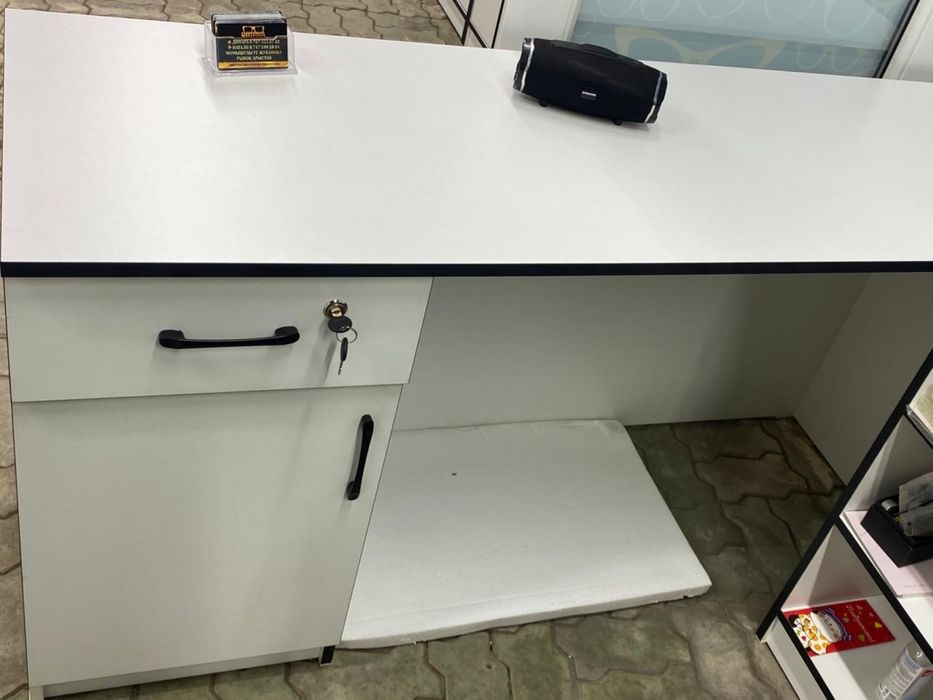 Продам срочно мебель для бизнеса