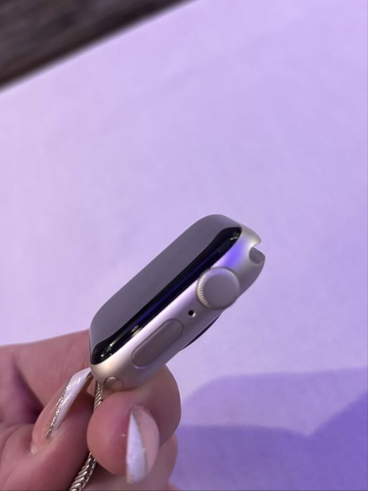 Продавам Apple Watch SE