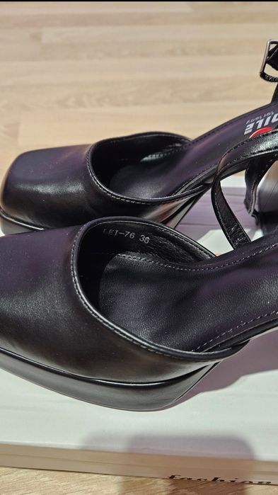 Дамсми сандали с дебел ток