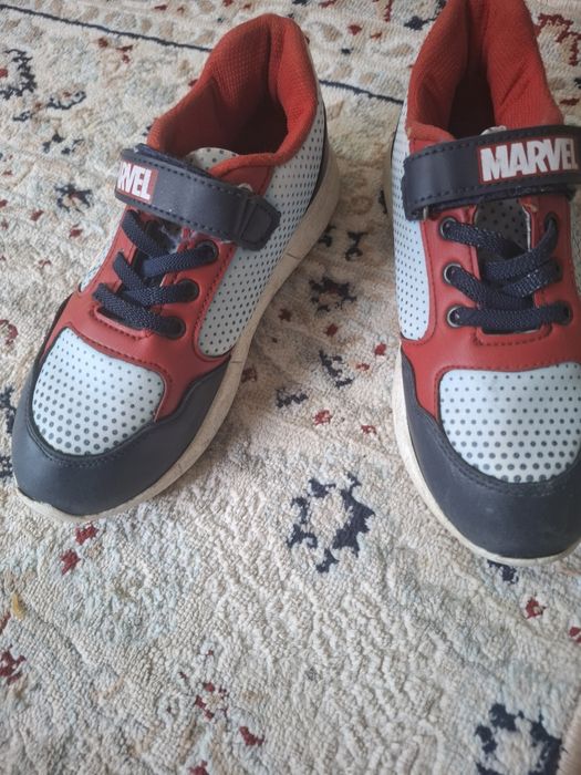 Срочно продам крассовки 33  размер