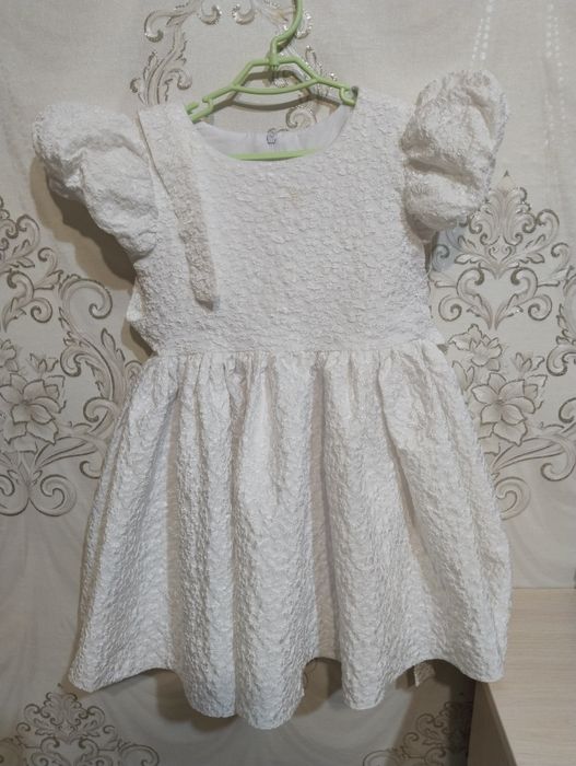 Продам платье для девочки.