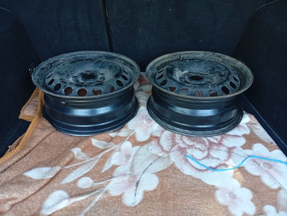 Vând set jante tablă. Dimensiuni 195/65 R15