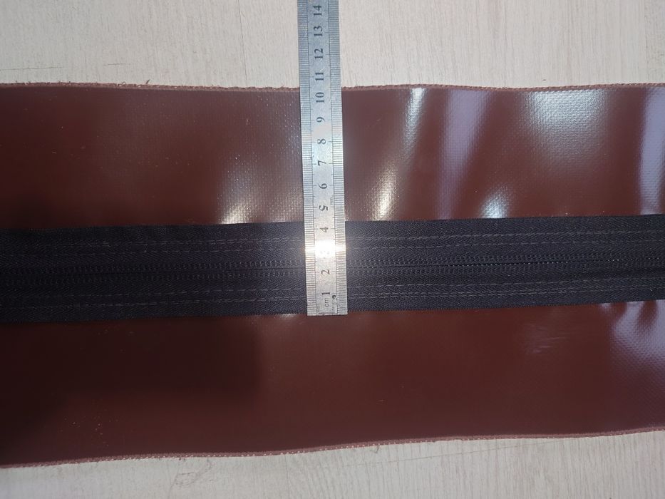 Fermoar cusut pe poliplan