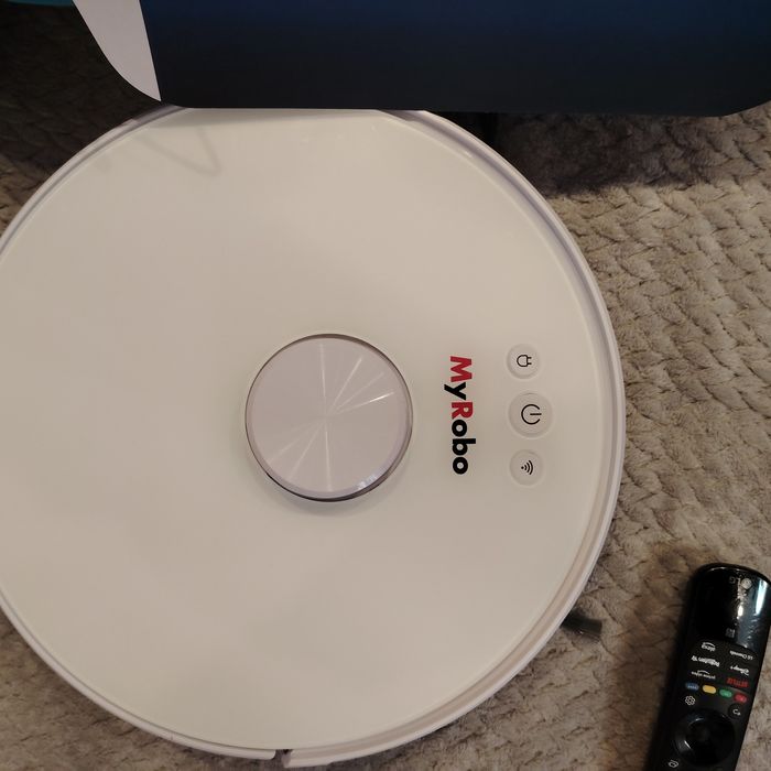 Aspirator robot cu aplicatie telefon.4 ani garantie