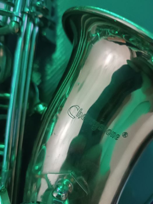 Vând saxofon in stare buna