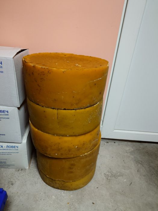 Продавам Пчелен восък