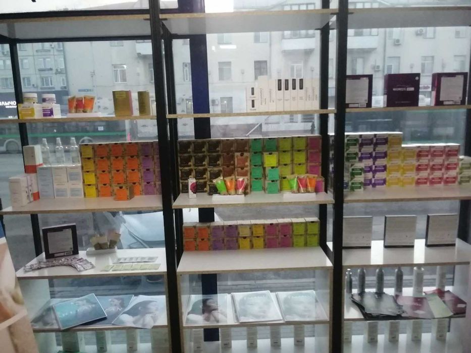 Продаем стеллажи