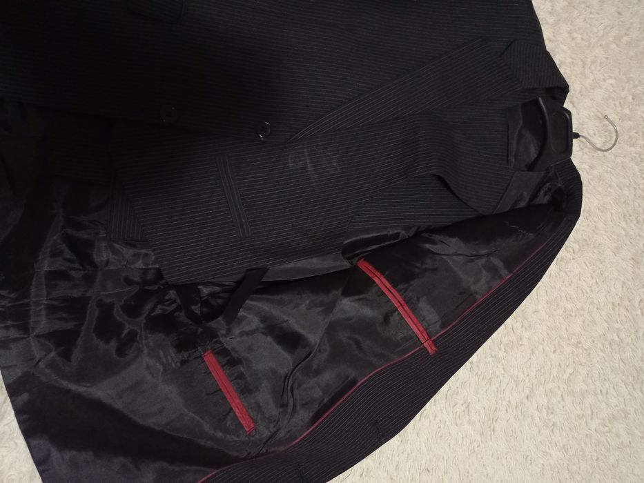 Продам подростковый костюм тройка.