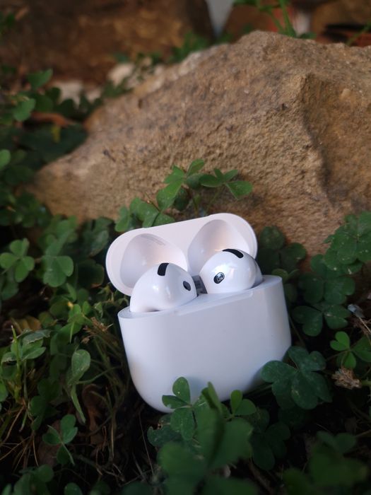 *AirPods Gen 4 *