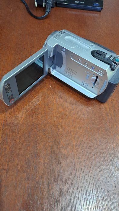 Продам видеокамеру HD...Sony оригинал