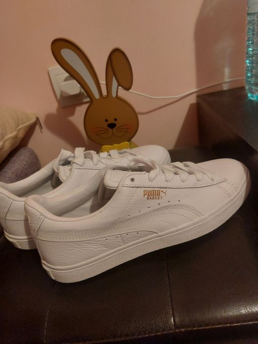 Спортни обувки.           .