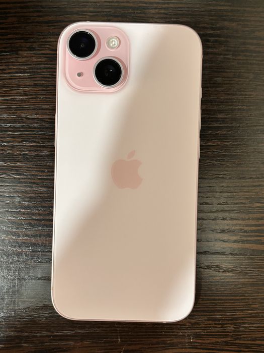 Iphone 15 розовый