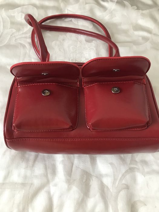 Красная сумочка хорошего качества